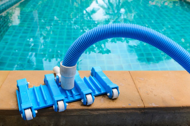 pool vacuum losing suction